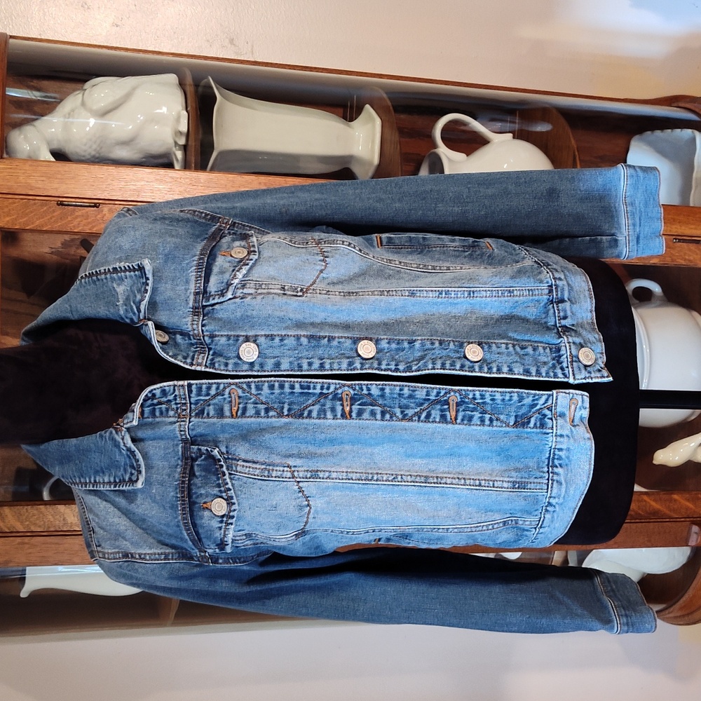 Mudd Women’s Large Denim Jean Jacket On-Trend 100% Cotton Trucker Crop Faded